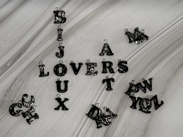 Pendentif lettre